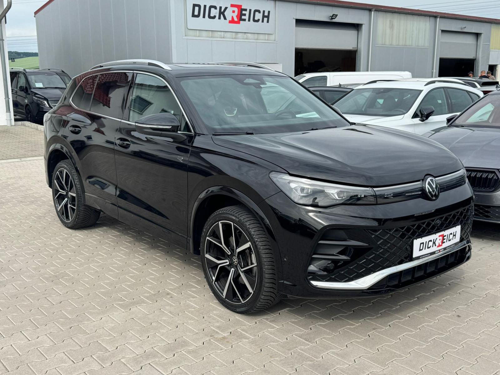Volkswagen Tiguan 2.0 TDI 4M R-Line PANO*H&K*AHK*MATRIX*20"
