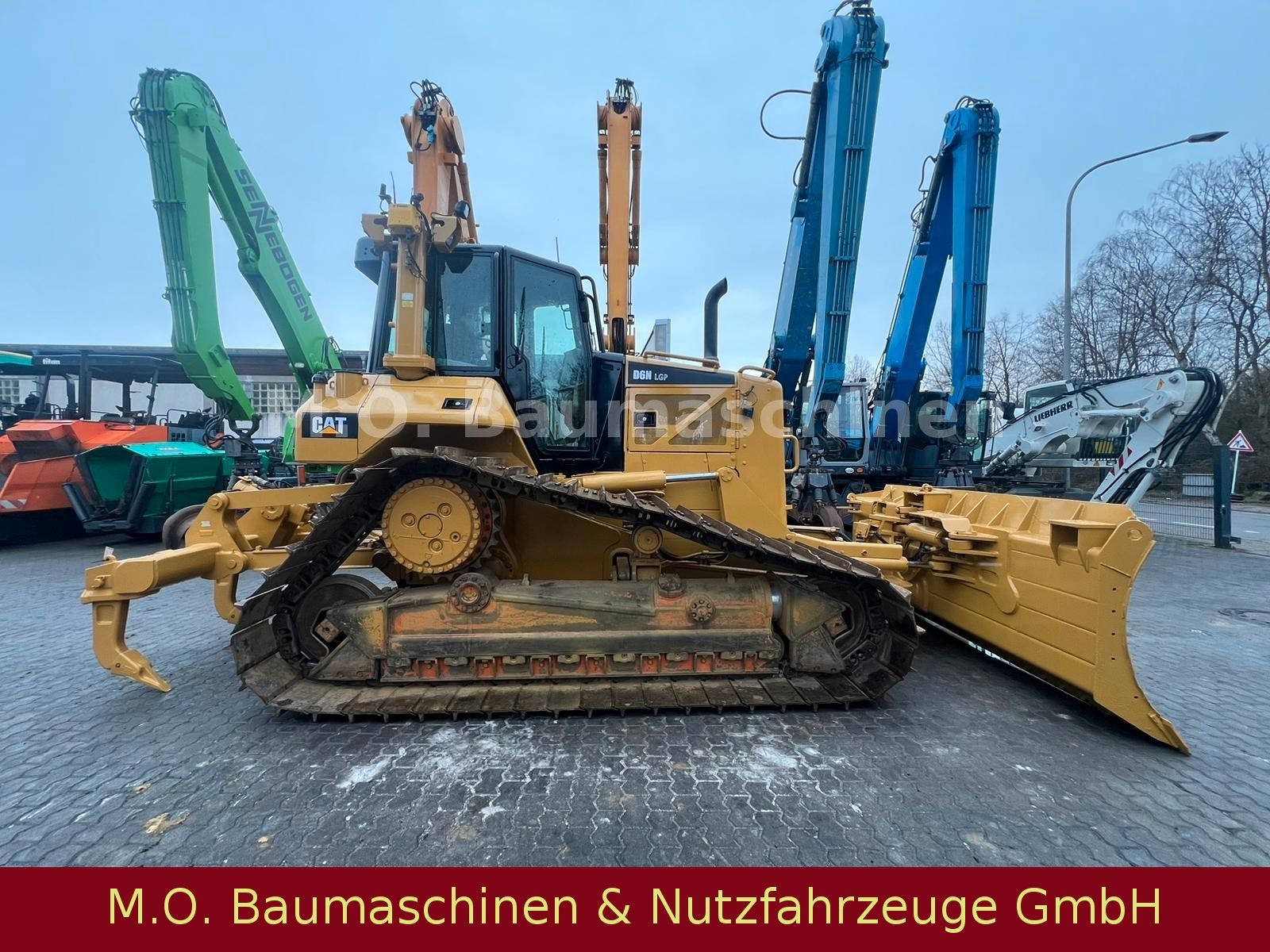 Fahrzeugabbildung CAT D6N LGP / 6. Wegeplanierschild /Trimble Leaser