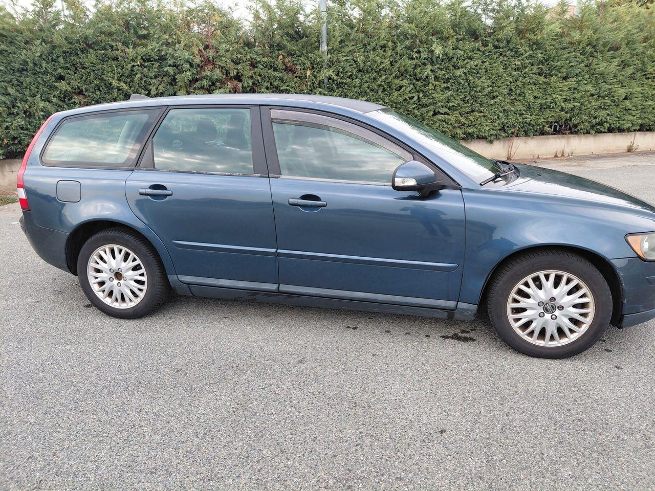 Volvo V50 2005 — салон