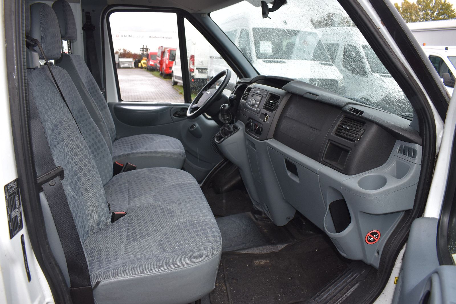 Fahrzeugabbildung Ford Transit Kombi FT 300 L Behindertengerecht *1197