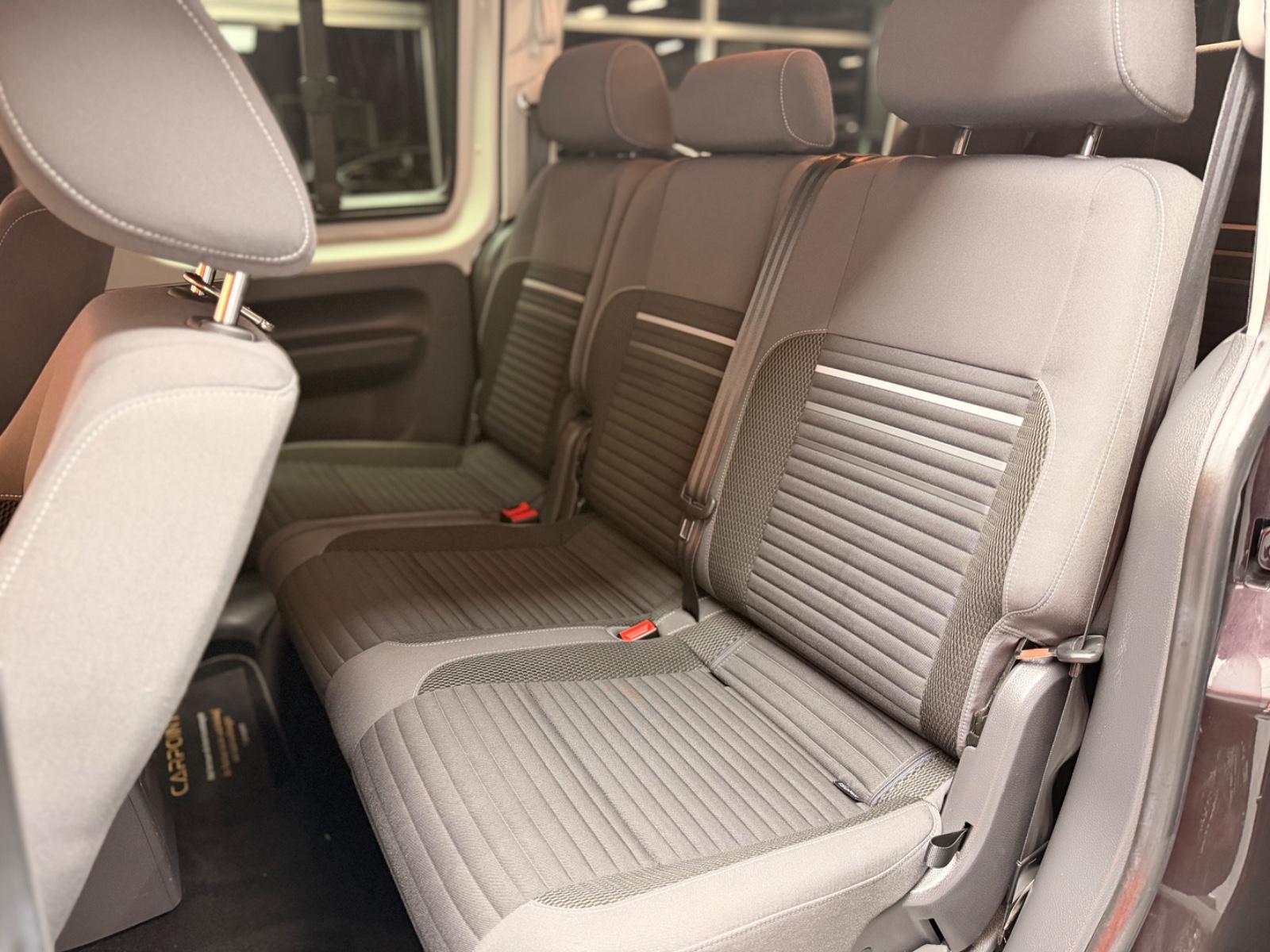 Volkswagen Caddy Maxi Kombi / Navi /7-Sitzer/Rollstuhl-Kran