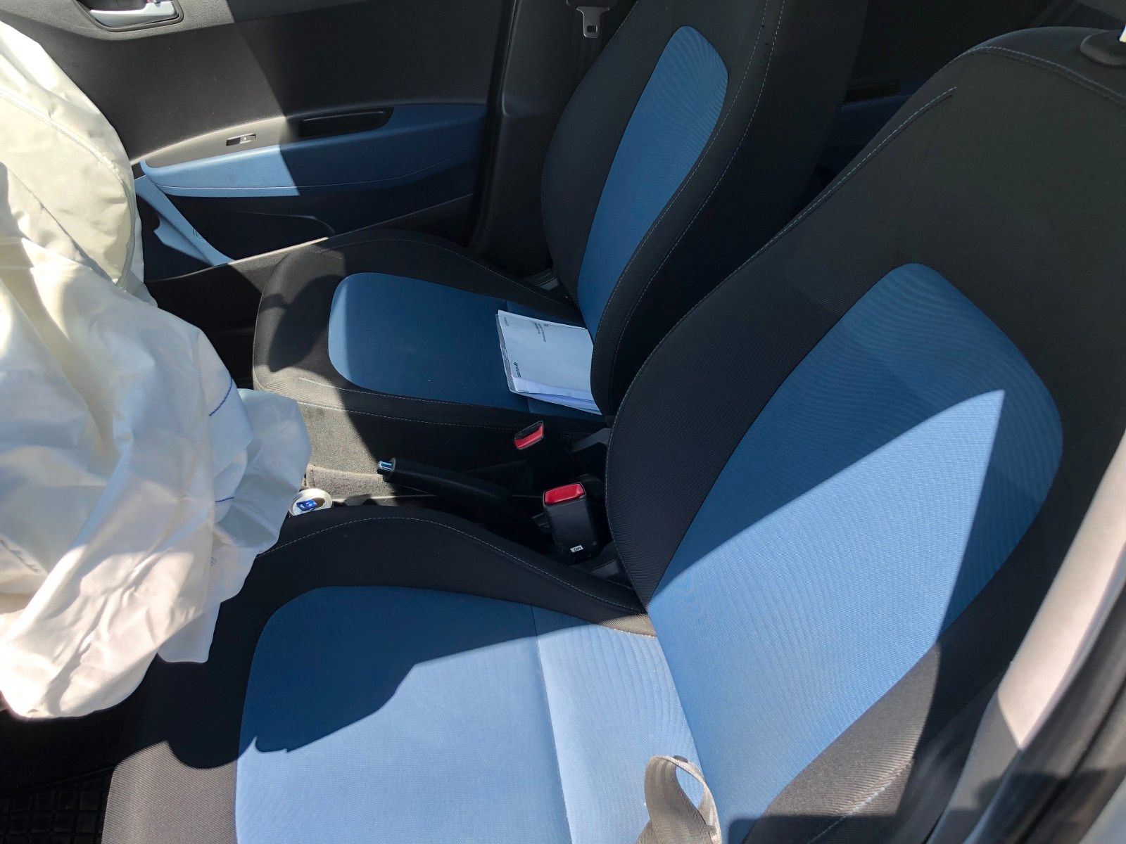 Fahrzeugabbildung Hyundai i10 Style Frontschaden