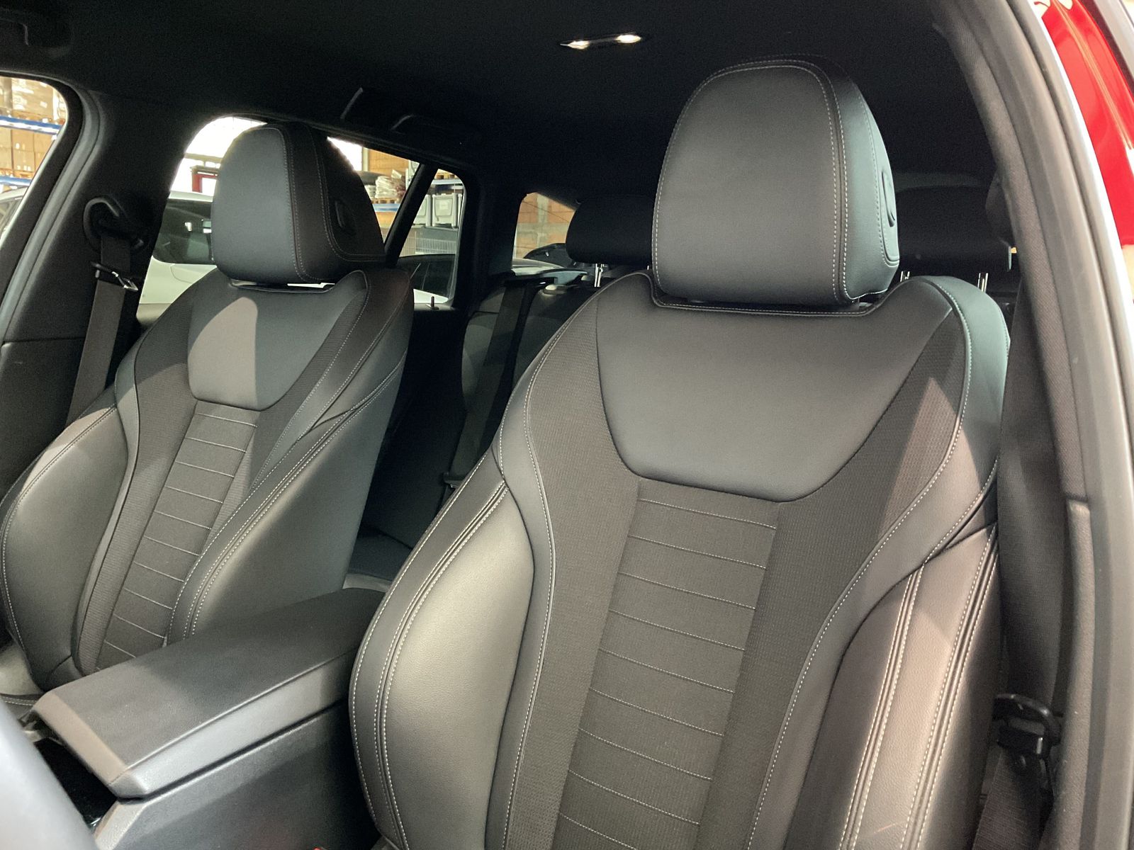 Fahrzeugabbildung BMW 320i Touring Sport Line M Lederlenkrad