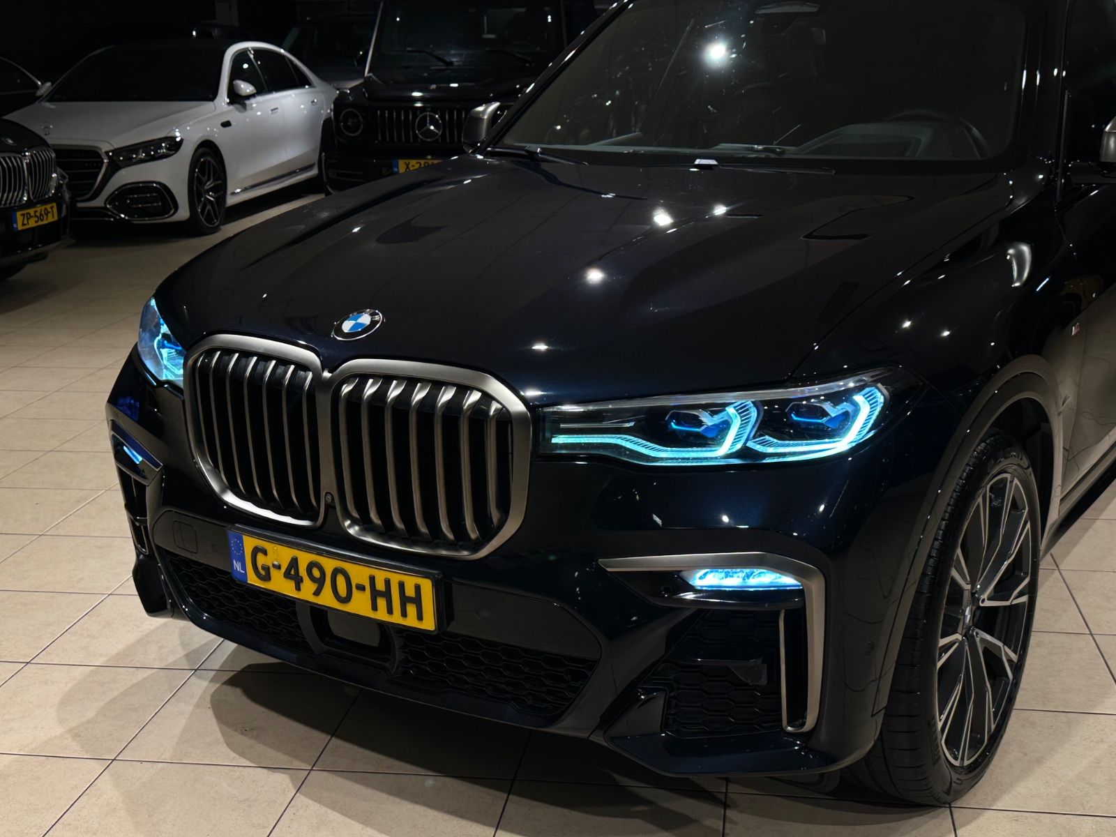 BMW X7 xDrive M50i/INDIVIDUAL/SKYLOUNGE/7-SITZ/AHK/ imagem 3