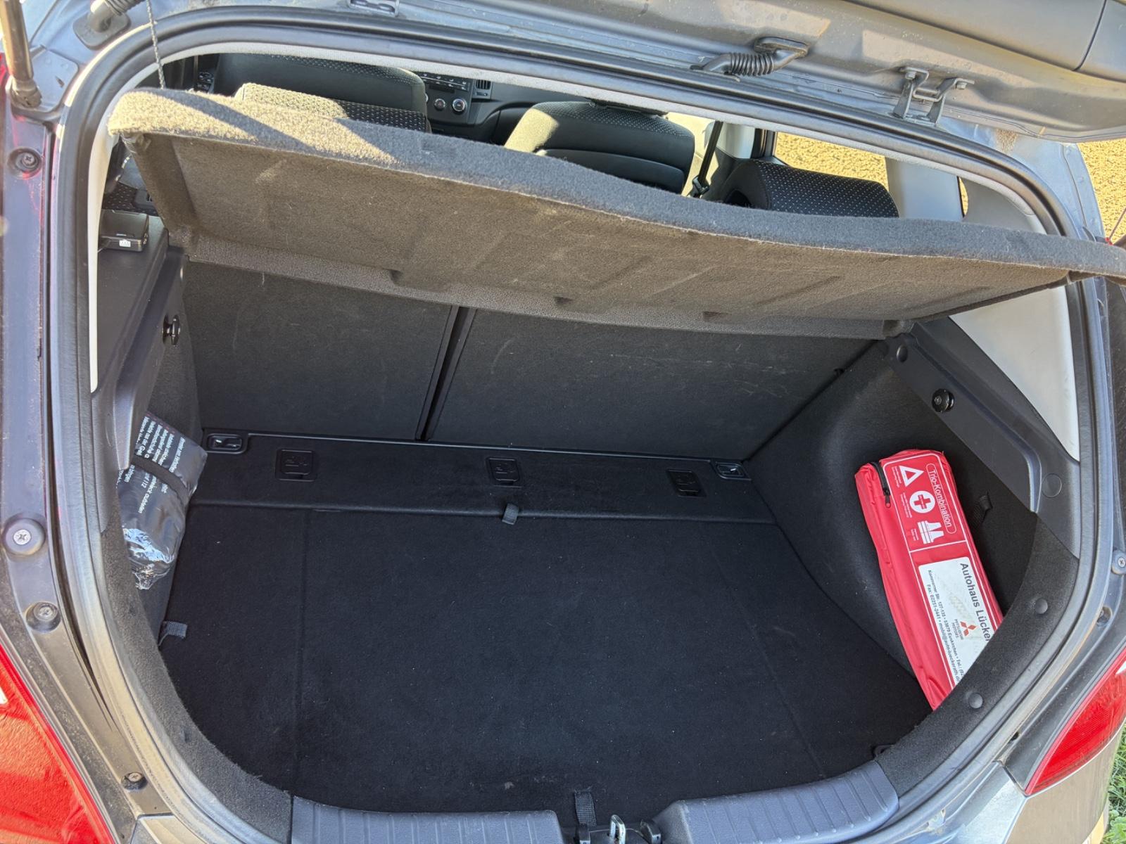 Hyundai i30 2010 — photo 13