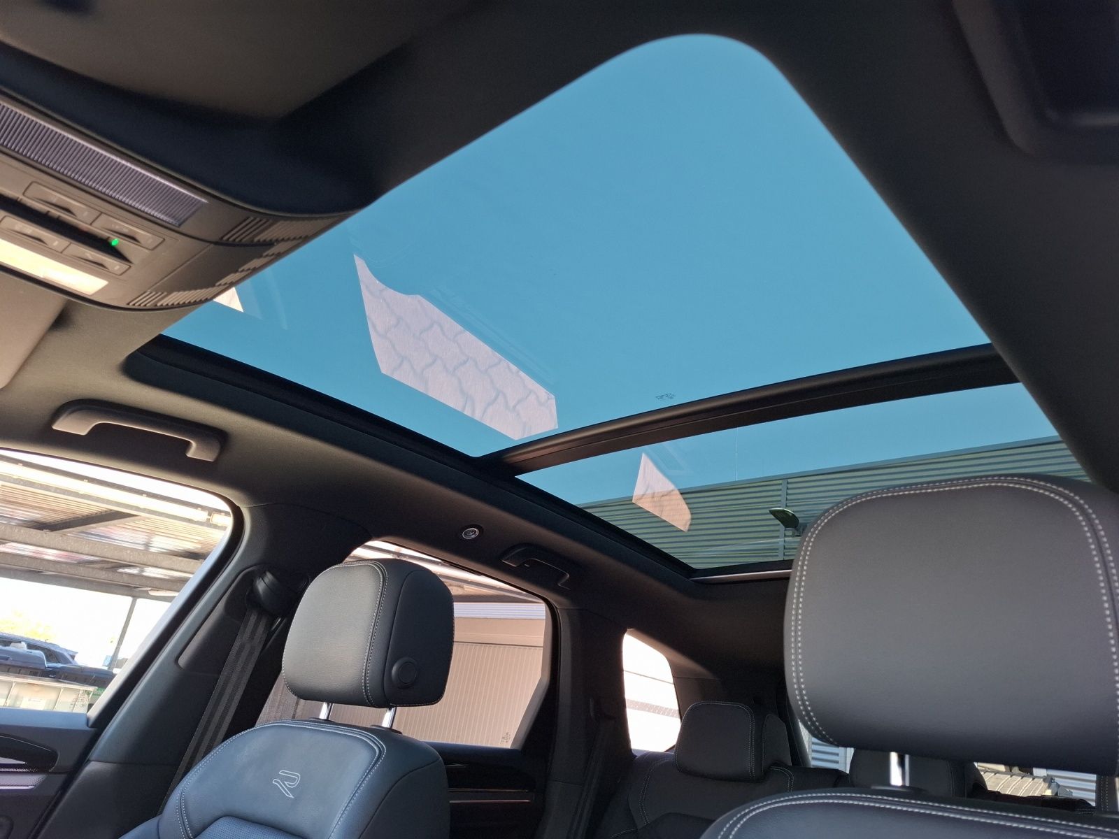 Fahrzeugabbildung Volkswagen Touareg TDI R-Line 4M Matrix AHK Pano Leder Luft