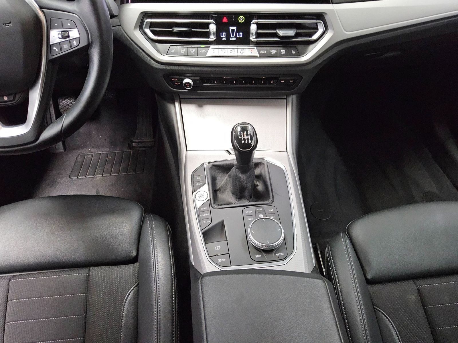 BMW 318d Touring Advantage T-Leder Navi LED LC Prof. foto 7