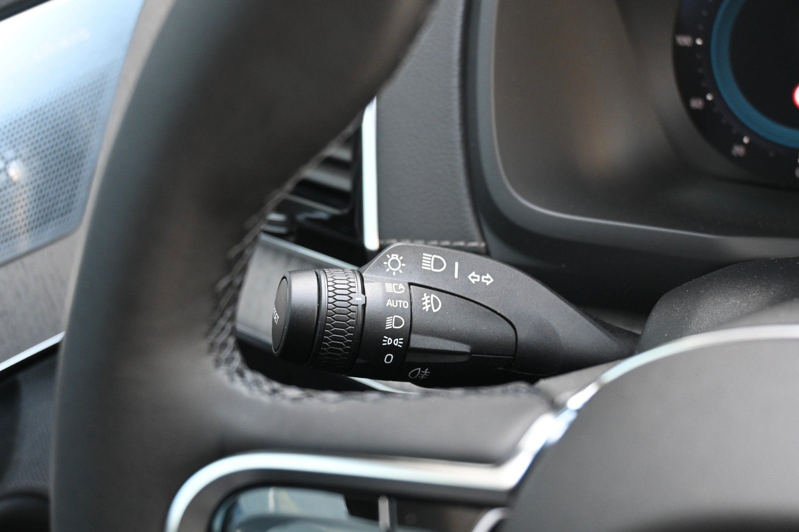Fahrzeugabbildung Volvo XC90 T8 Recharge AWD Ultra Dark*LUFT*B&W*Massage