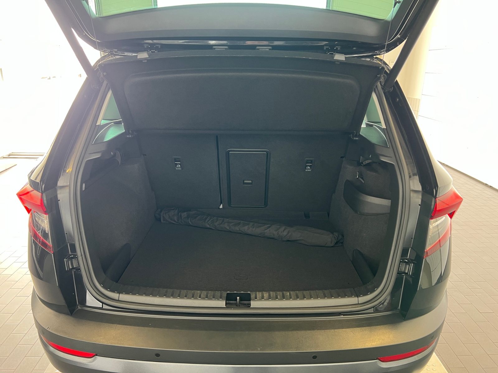 Fahrzeugabbildung SKODA Karoq Style 2.0 TDI DSG *AHK,LED,Navi,Kamera,18'