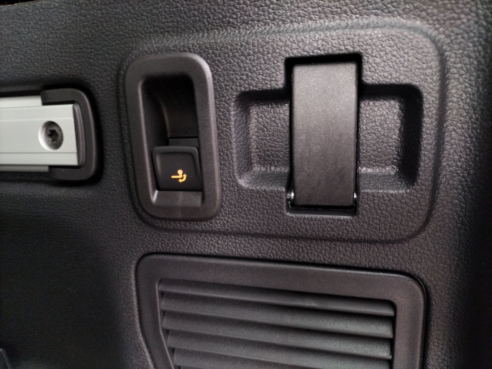 Fahrzeugabbildung Volkswagen Touran TDI Highline DSG LED AHK Navi AID ACC RFK
