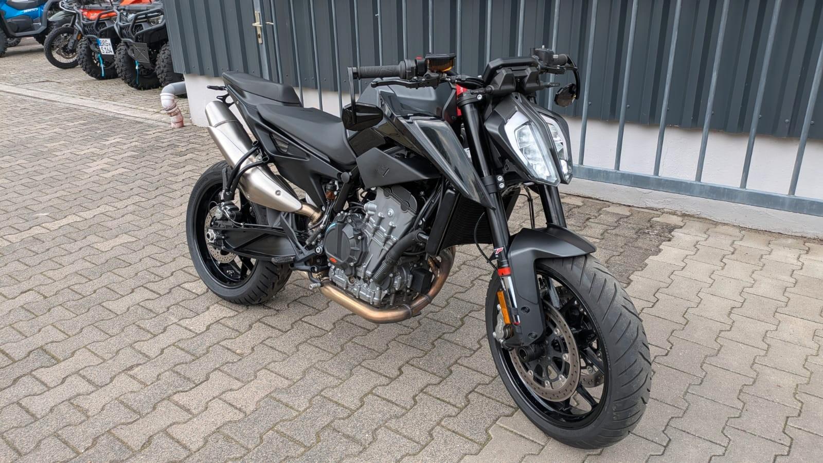 KTM Duke 890