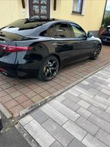 Alfa Romeo Giulia 2.0 Turbo 16V 206 kW AT8-Q4 Veloce Veloce - Alfa Romeo: Veloce