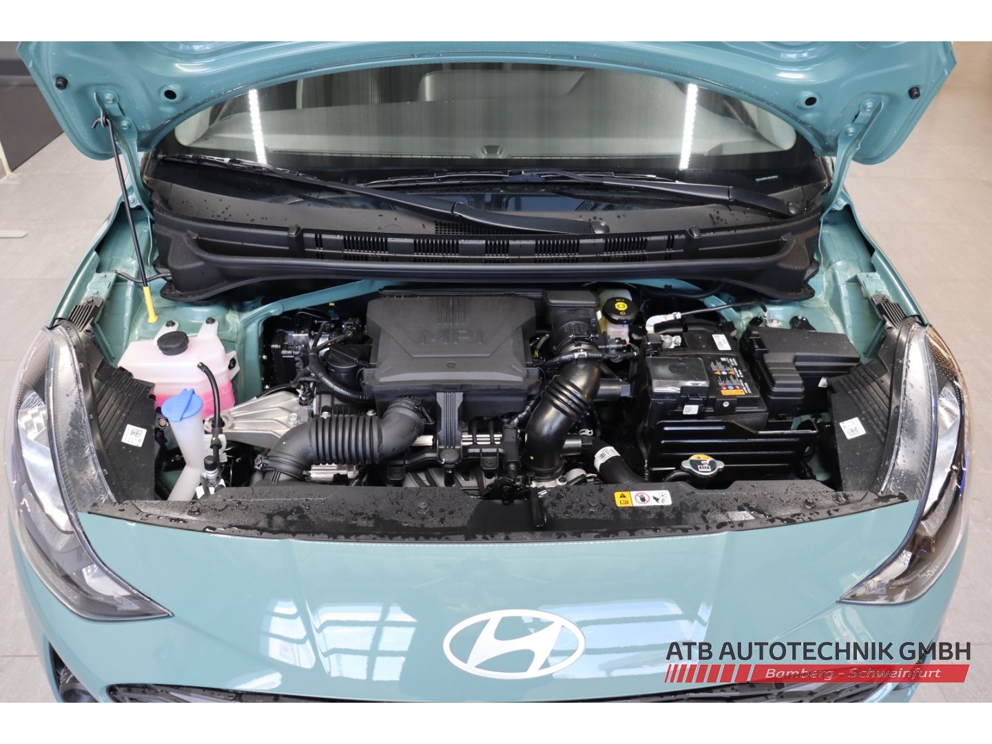 Fahrzeugabbildung Hyundai i10 Select MY25 1.0 Benzin 63 PS 5-MT 2WD Navi A