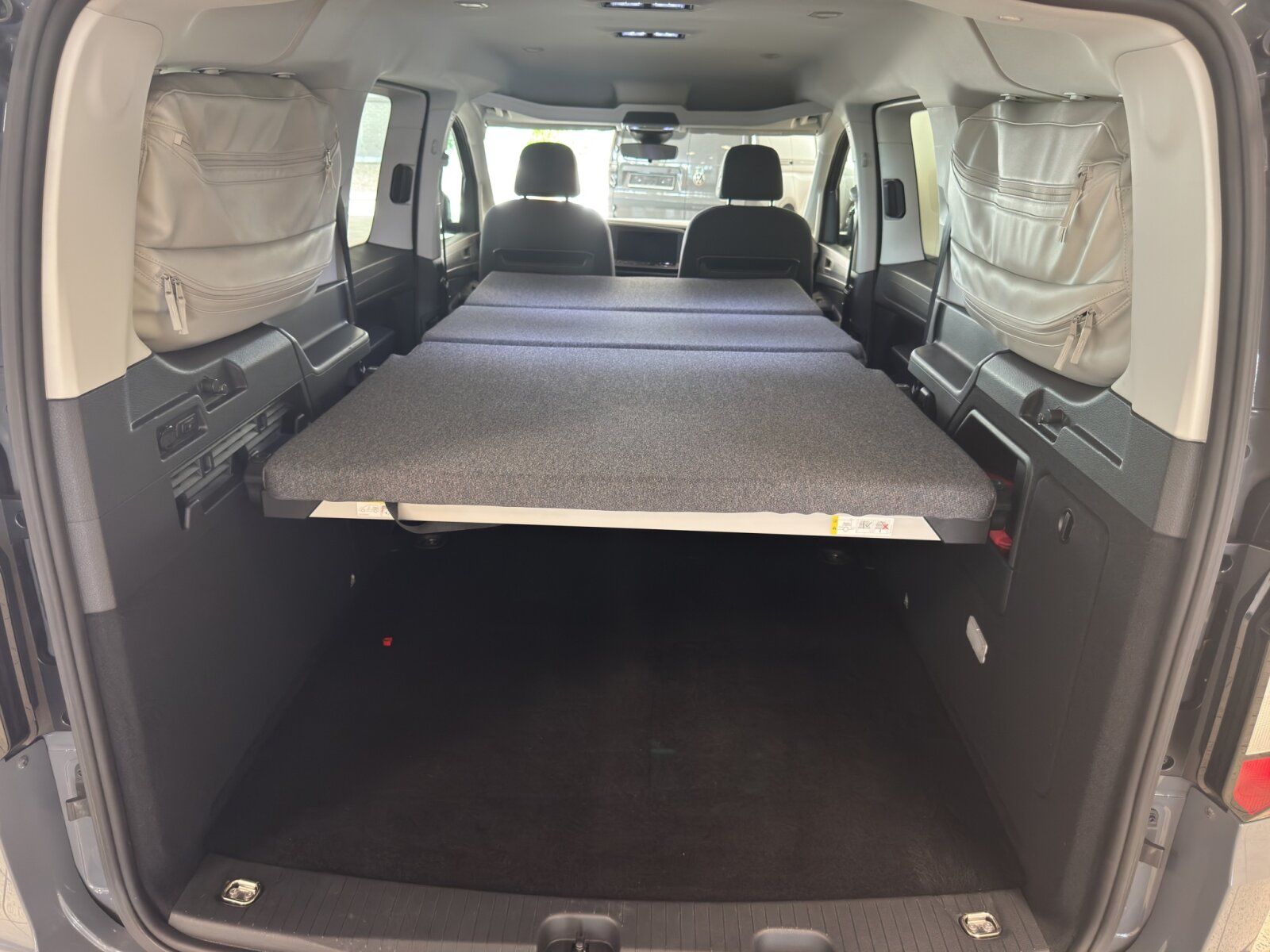 Fahrzeugabbildung Volkswagen Caddy Maxi California 2.0 TDI DSG APP AHK Kamera