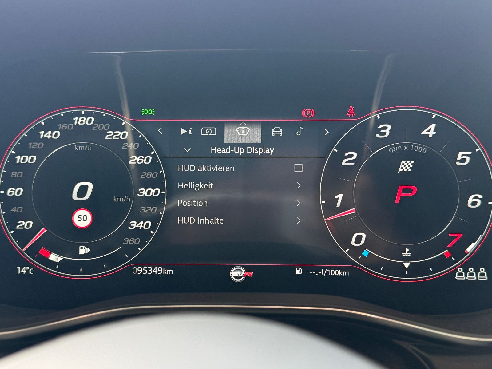 Fahrzeugabbildung Jaguar F-PACE SVR /PANO/MERIDIAN/HUD/360°KAM/MEMORY