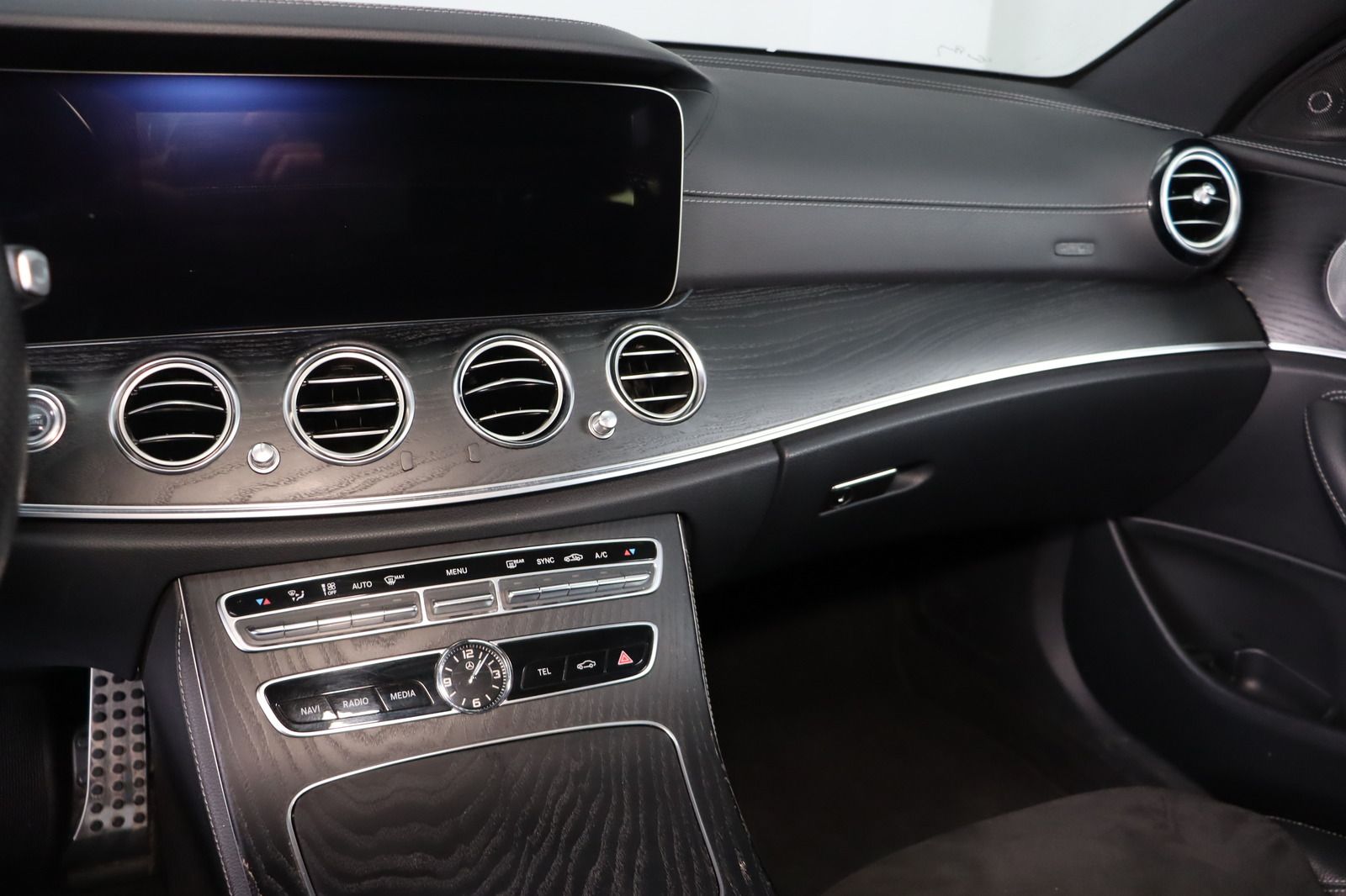 Fahrzeugabbildung Mercedes-Benz E 400 d 4Matic AMG-Paket * Multibeam * 360°