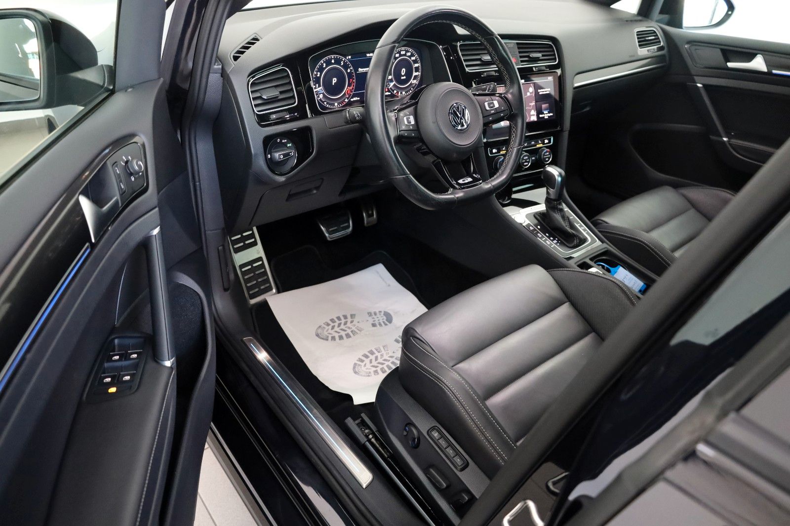 Fahrzeugabbildung Volkswagen Golf VII Variant R 4M Leder,Navi,LED,Kamera,ACC