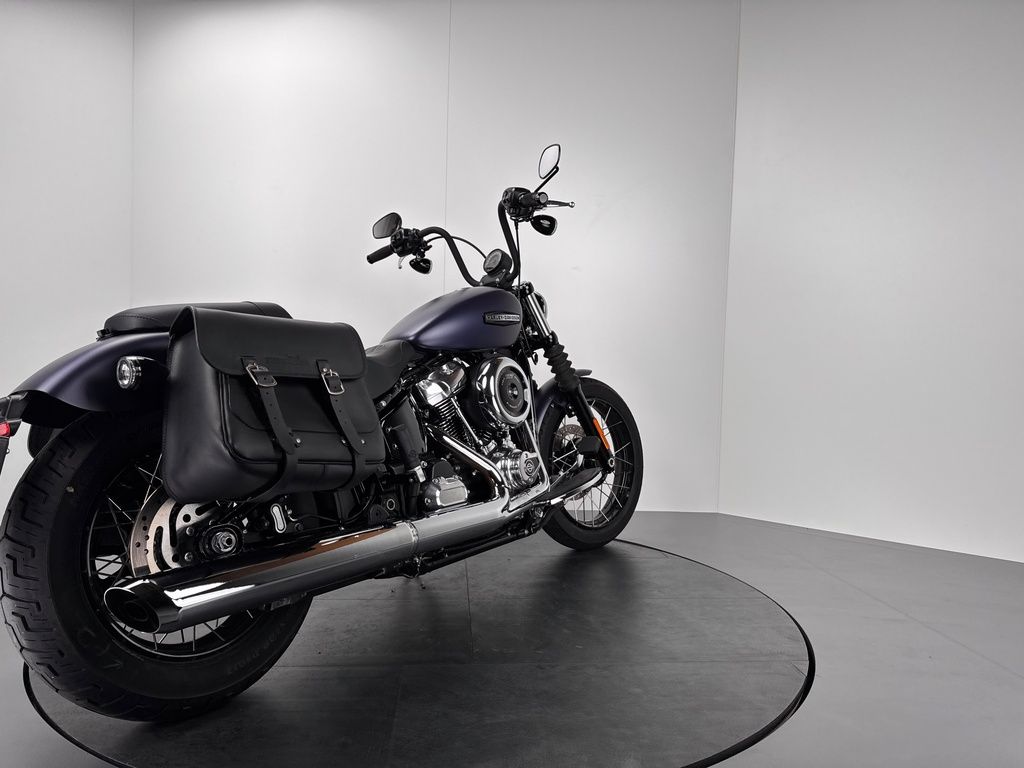 Fahrzeugabbildung Harley-Davidson STREET BOB *NEUWERTIG *ANSCHLUSSGARANTIE 06/29
