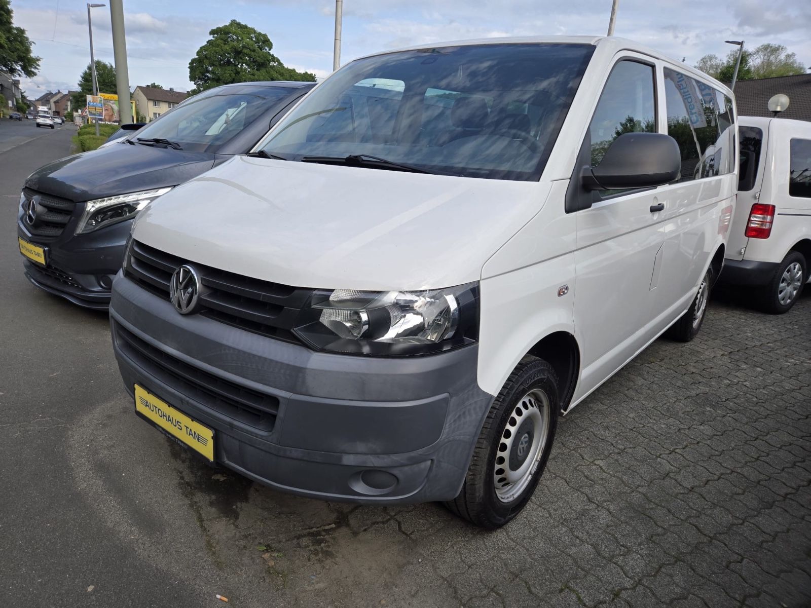 Fahrzeugabbildung Volkswagen T5 Transporter Kombi * 8.SITZER * NAVI *