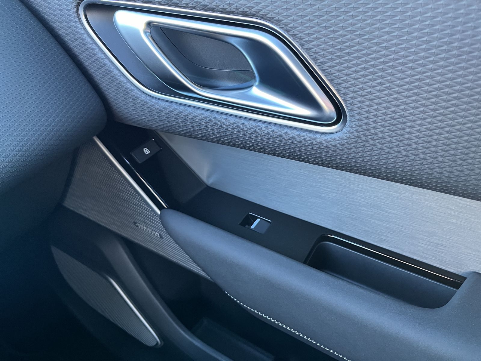 Fahrzeugabbildung Land Rover Range Rover Velar Velar P400e R-Dynamic*BlackEdi