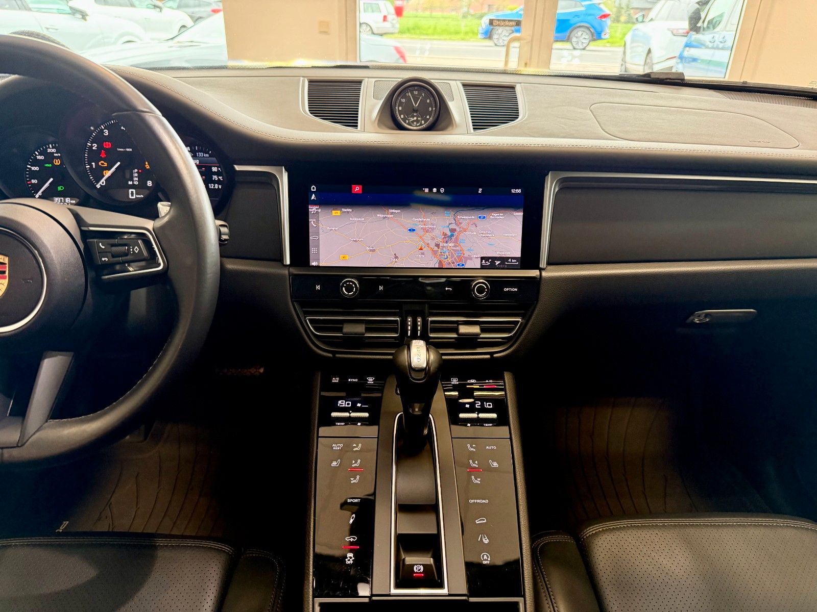 Fahrzeugabbildung Porsche Macan Luftfederung/Panorama/Keyless/21Zoll/BOSE