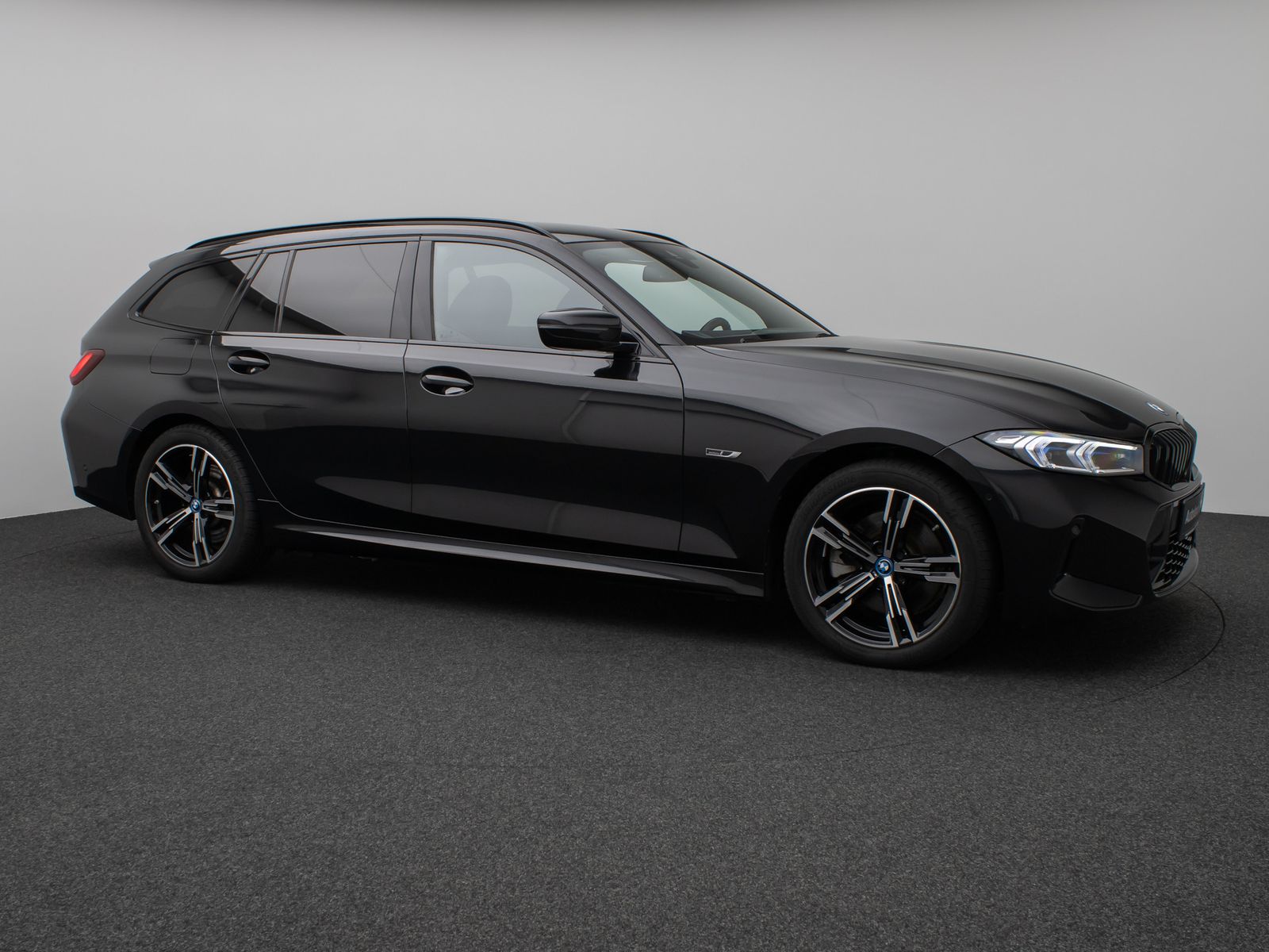 Fahrzeugabbildung BMW 330e xD MSport Kamera HUD DAB H/K Komfort 18Zoll