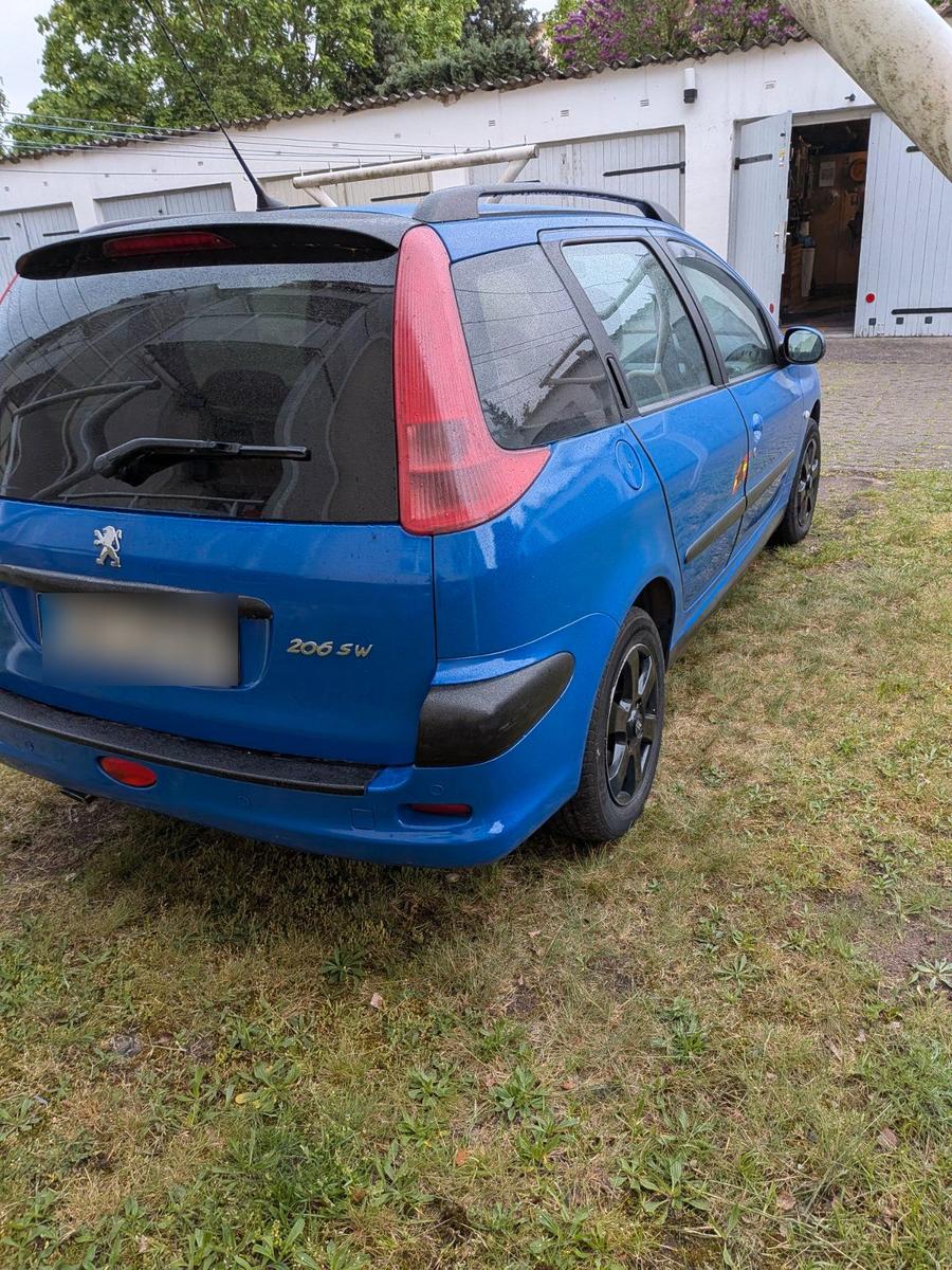 Peugeot  2004 — photo 5