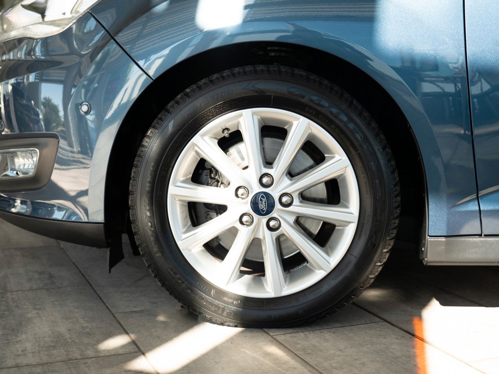 Fahrzeugabbildung Ford Grand C-Max Grand Titanium NAVI/PDC V+H/KLIMA