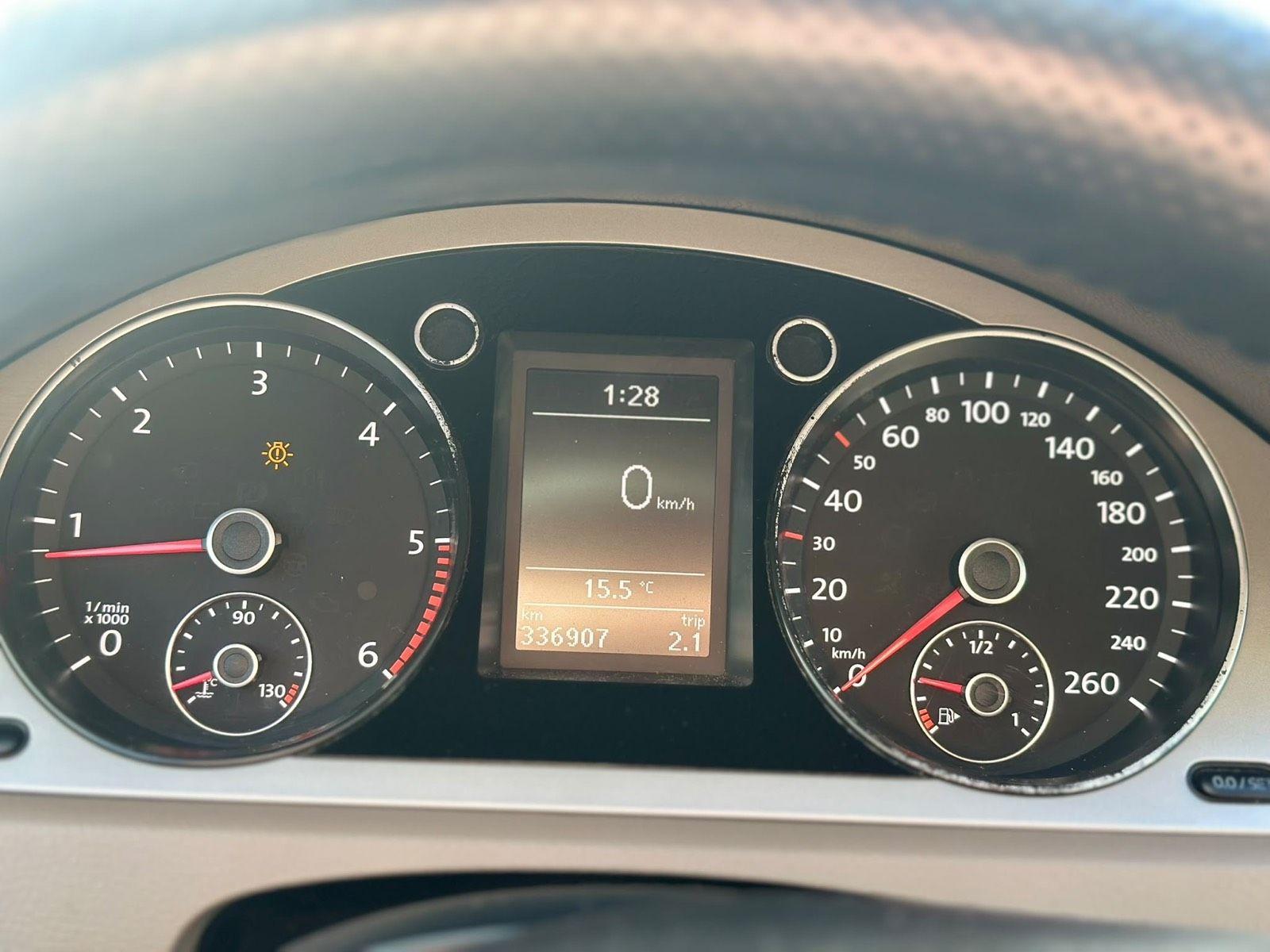 Volkswagen Passat 2010 — photo 9
