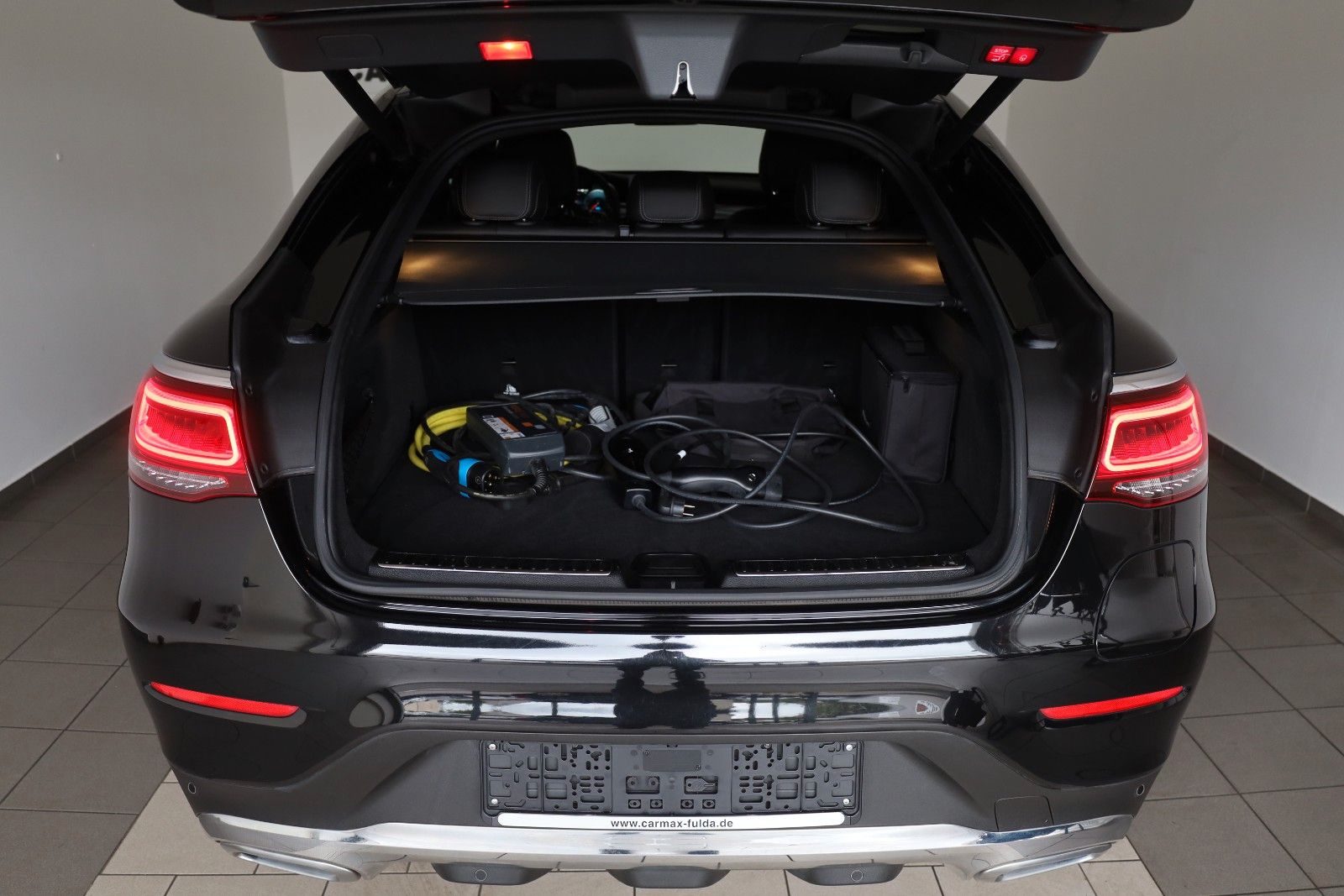 Fahrzeugabbildung Mercedes-Benz GLC 300e Coupe 4M,Leder,Navi,LED,GSD,360Kamera