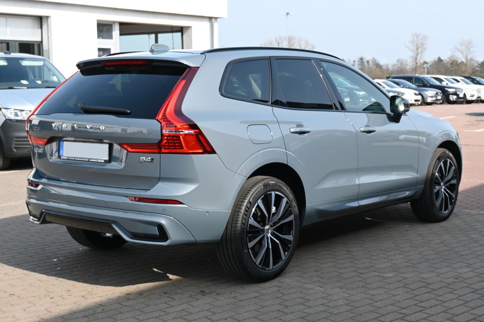 Fahrzeugabbildung Volvo XC60 B4 D AWD Plus Dark*H&K*STDHZG*360°*ACC*AHK