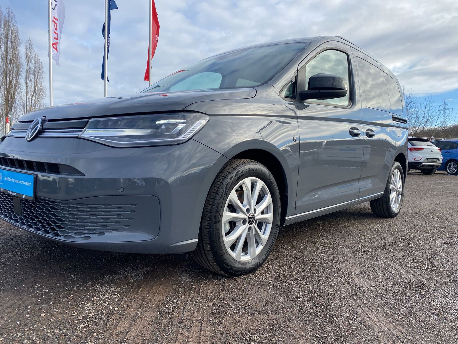 Fahrzeugabbildung Volkswagen Caddy 2.0 TDI DSG Life AHK LED APP ACC KAMAERA