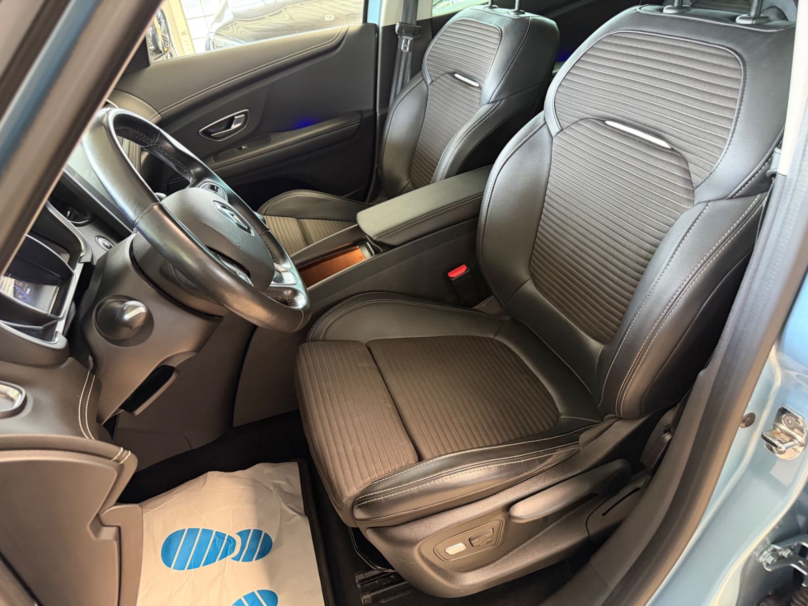 Fahrzeugabbildung Renault Scenic IV Grand BOSE Edition