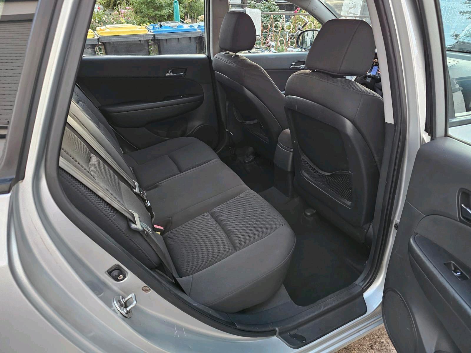 Hyundai i30 2009 — photo 10