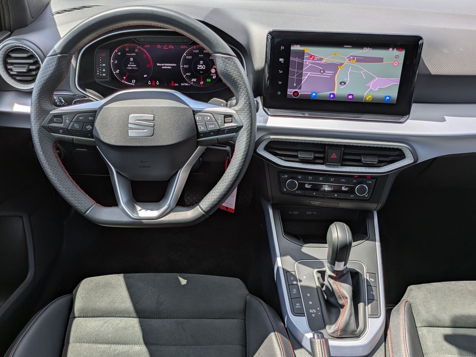 Fahrzeugabbildung SEAT Arona 1.5 TSI FR DSG AHK*ACC*LED*APP*DAB*KAMERA