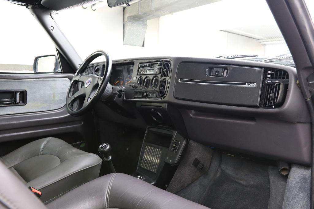 Saab 900