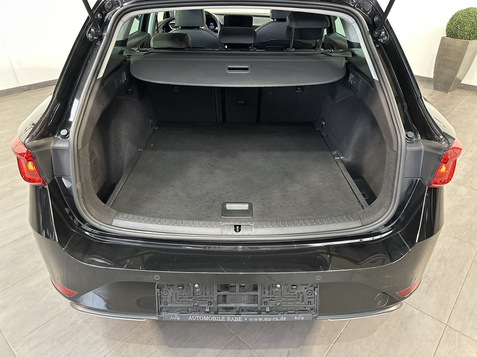 Fahrzeugabbildung SEAT Leon Sportstourer 2.0 TDI FR NAV+LED+VCOCK+KAMER