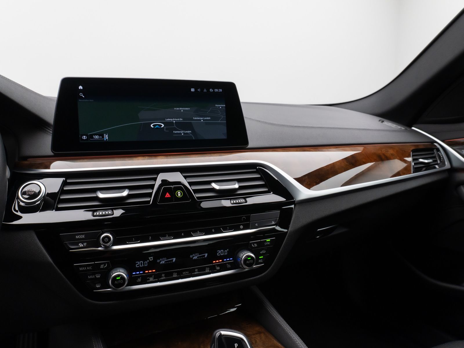 Fahrzeugabbildung BMW 530e iP Luxury Line Kamera HiFi Fernlichtassist