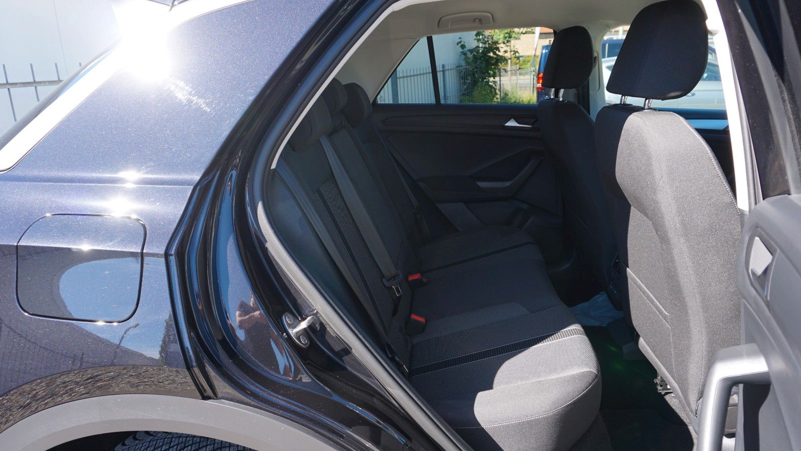 Fahrzeugabbildung Volkswagen T-Roc Life Navi,LED,Park/Lane Assist,SH