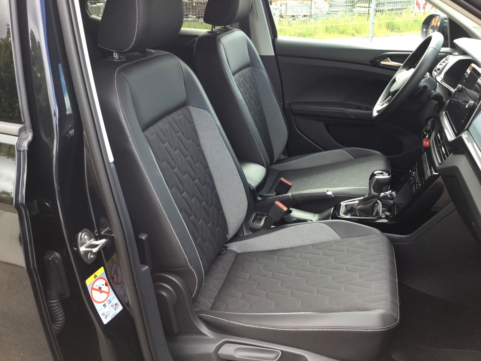Fahrzeugabbildung Volkswagen T-Cross 1.5 TSI DSG GOAL+AHK+17"+ACC+Kamera