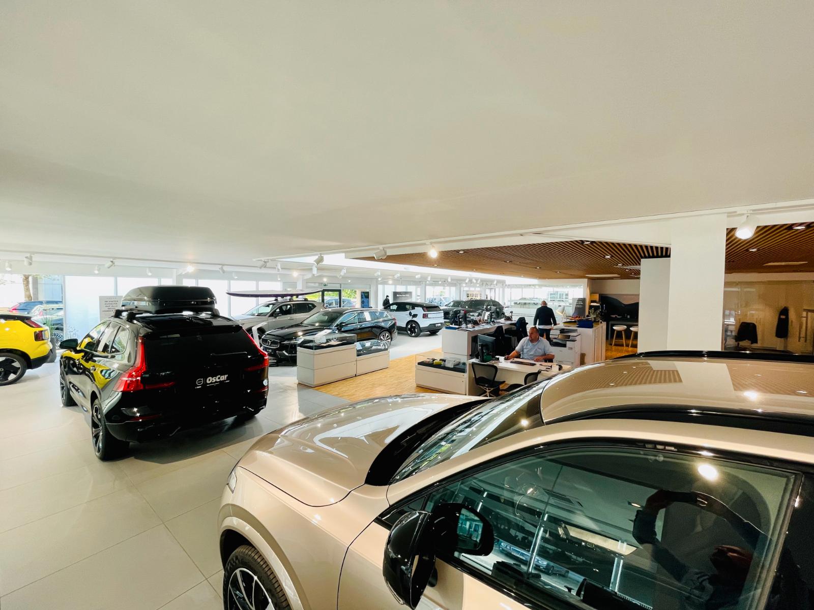 showroom-image-top