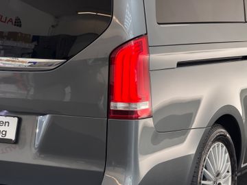Mercedes V 220 - 11