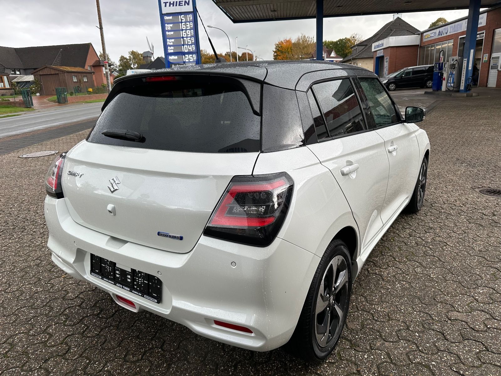 Fahrzeugabbildung Suzuki Swift 1.2 Dualjet Hybrid Comfort+ ACC/Navi/LED