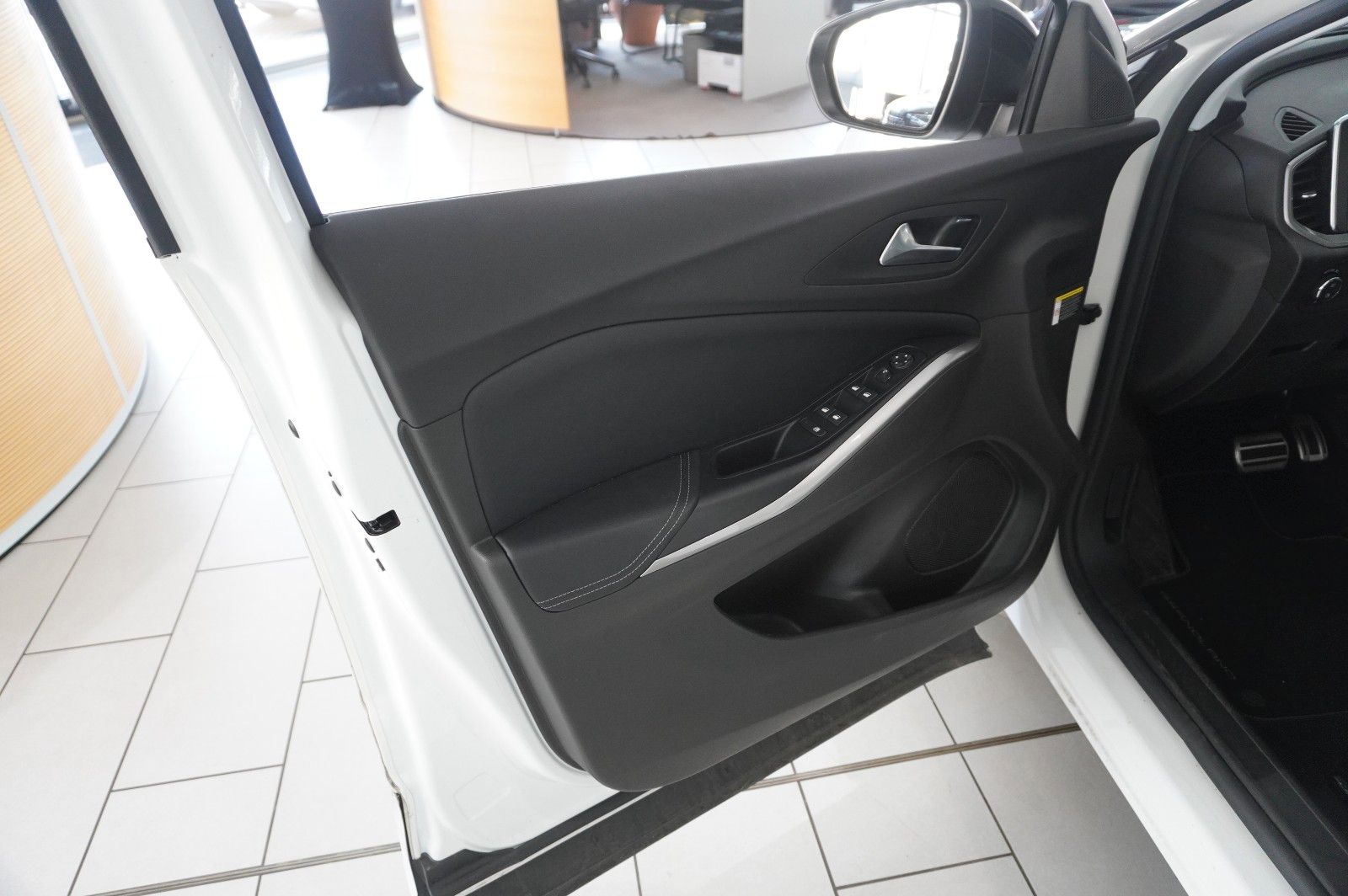 Fahrzeugabbildung Opel Grandland (X) 1.6T GSe HYBRID 4X4 NAVI/LED/SPORT