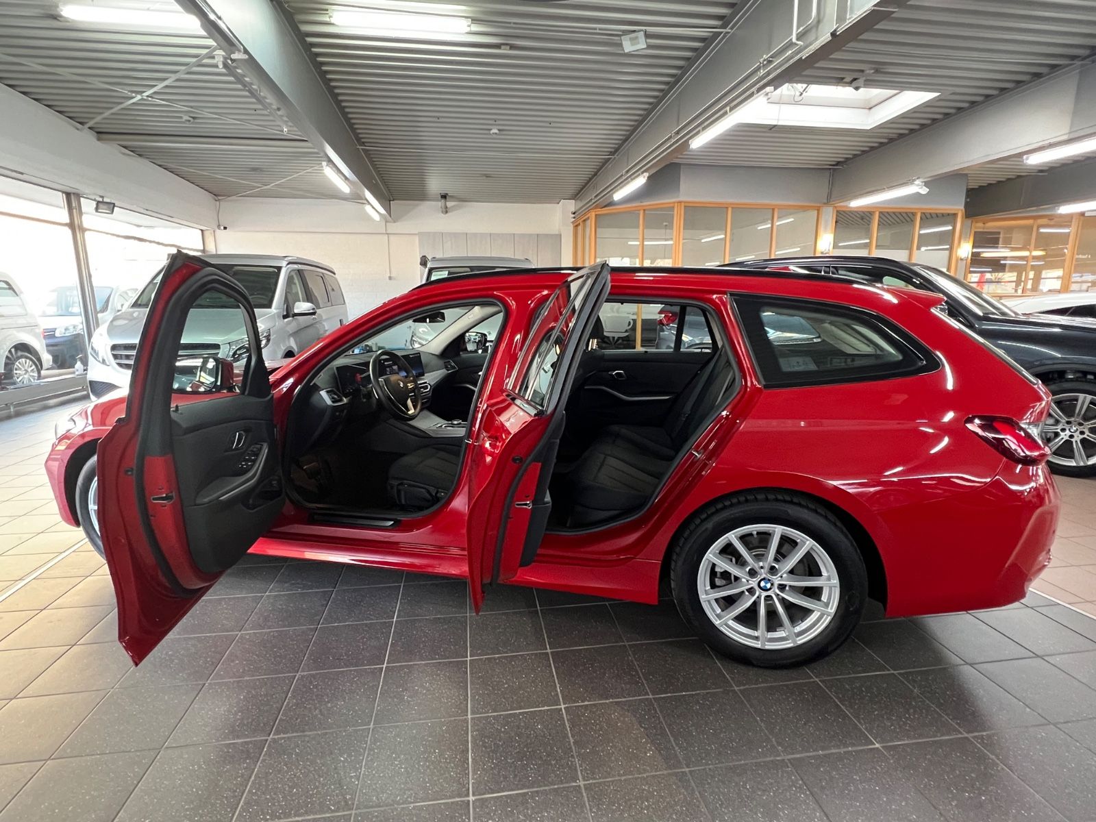 BMW 318 d Touring Facelift+Curved+Assistant+Panroama foto 7