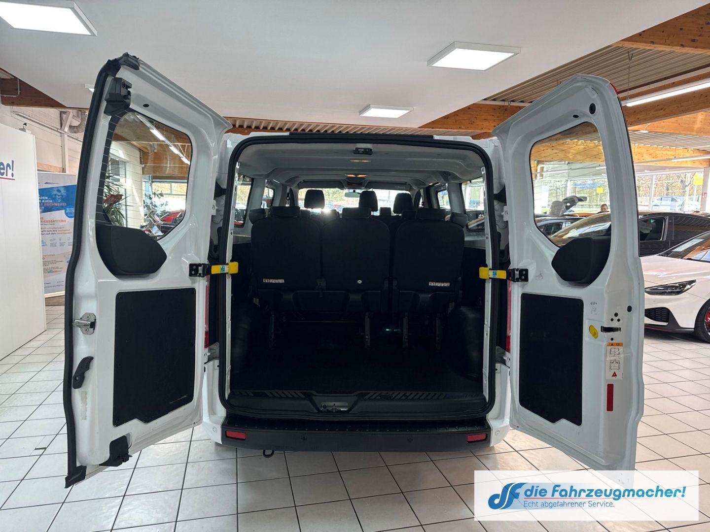 Fahrzeugabbildung Ford Transit Custom Dyn. Kurvenlicht DAB Notbremsass.
