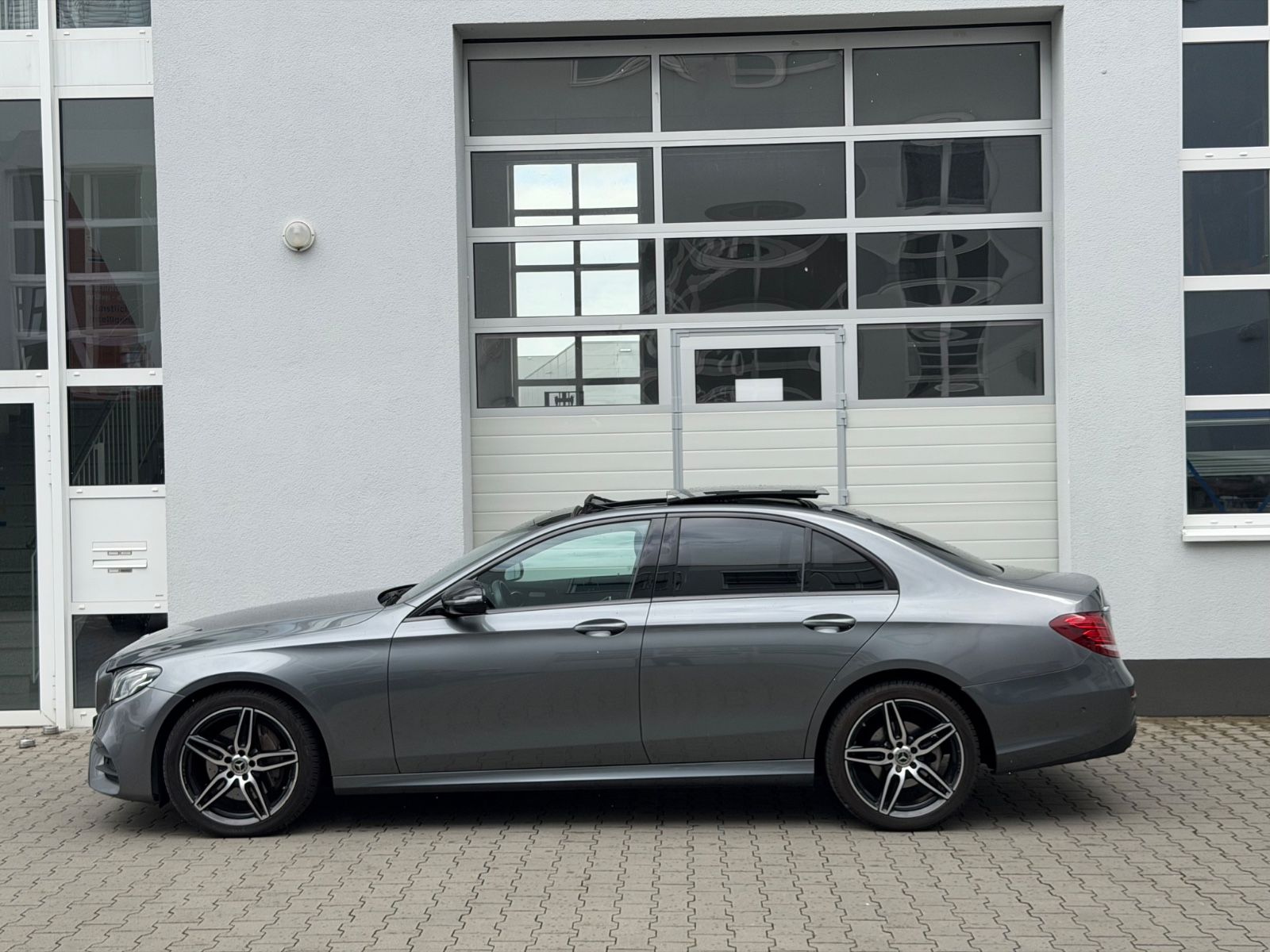 Mercedes-Benz E 220 d 9G AMG NIGHT *PANO*SPUR*2H* foto 22