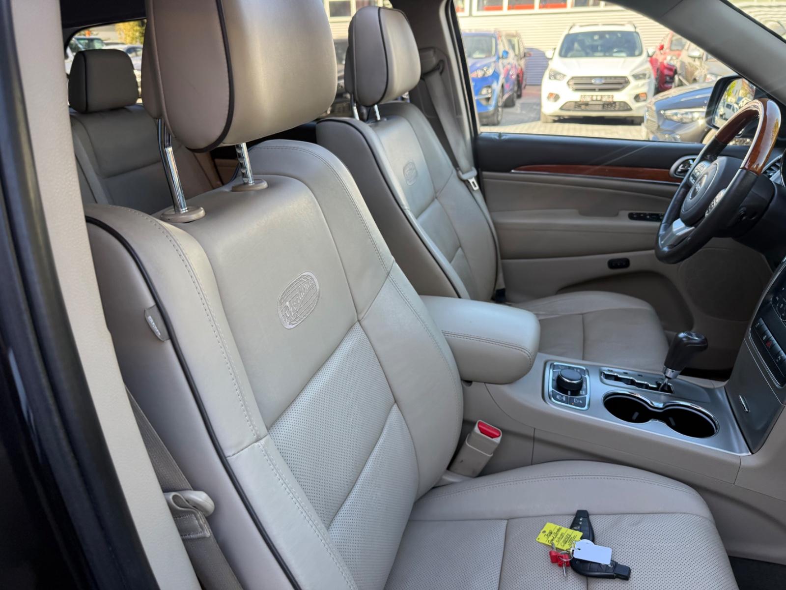 Jeep Grand Cherokee 3.0 CRD Overland | 241 ch | BVA | Toit panoramique | Régulateur adaptatif | Hayon électrique | Attelage 3,5 t