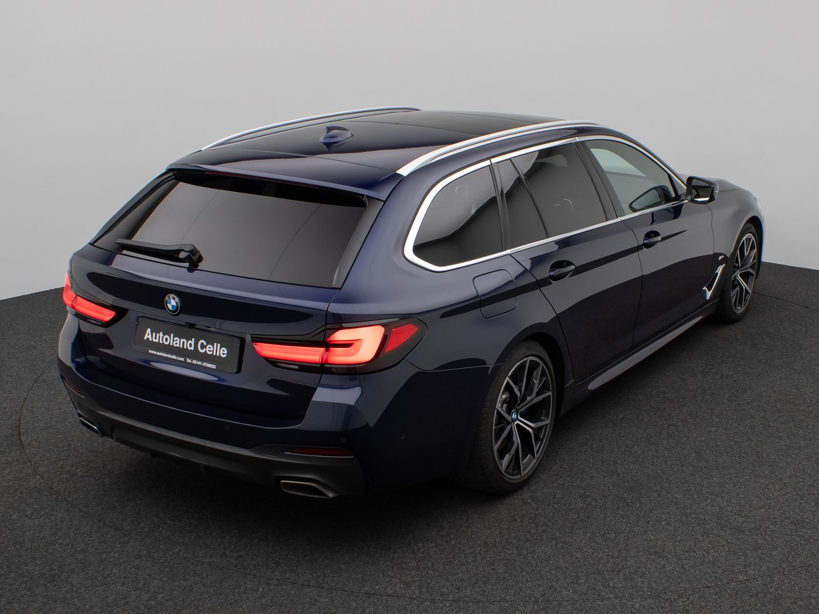 Fahrzeugabbildung BMW 530d M Sport Panorama 360°Laser HUD HiFi SoftCL