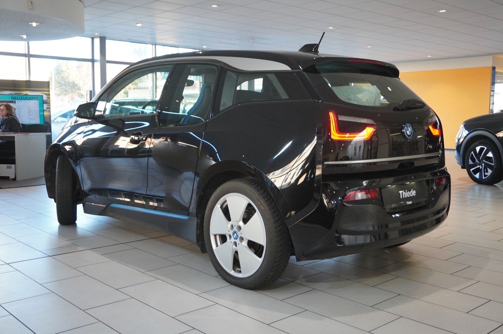 Fahrzeugabbildung BMW i3 120AH NAIVI/SPORT/WÄRMEP./LED/PDC/VIRT./SHZ